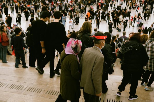 Comment les avancées en intelligence artificielle modifient-elles les secteurs industriels ?