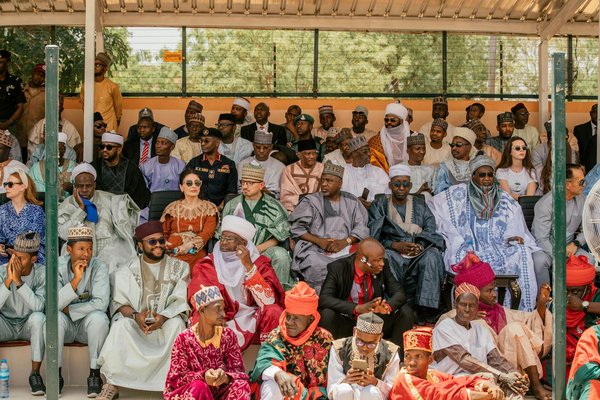 Comment les avancées en intelligence artificielle modifient-elles les secteurs industriels ?